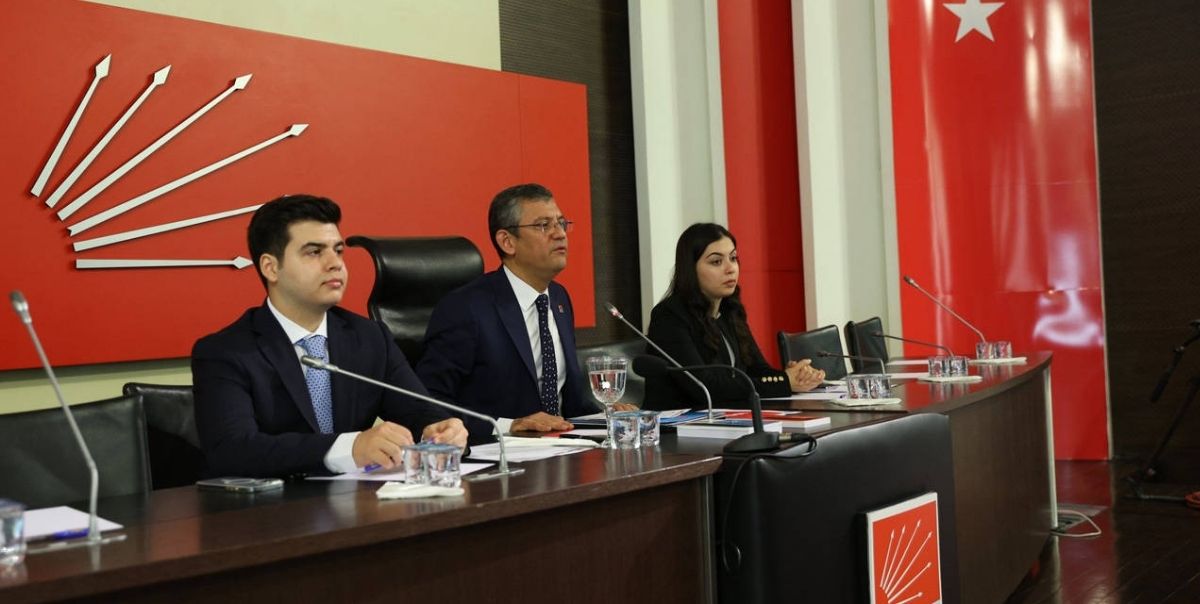 CHP MYK üyeleri ve Özgür Özel