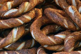 İstanbul'da Simit Fiyatlarına Sessiz Zam: 12 TL'ye Yükseldi 8 Simit