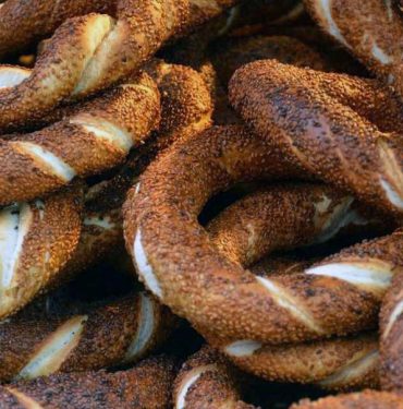 İstanbul'da Simit Fiyatlarına Sessiz Zam: 12 TL'ye Yükseldi 2 Simit