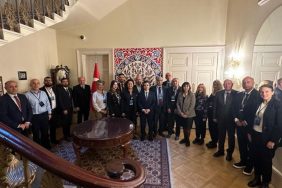 İzmir'in Lezzetleri Londra'ya Damga Vurdu: İZTO'dan Anlamlı İş Görüşmeleri 13 İZTO'dan Londra Ziyareti