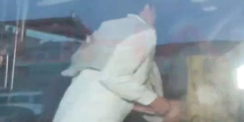 Sıla Doğu, Kelepçe