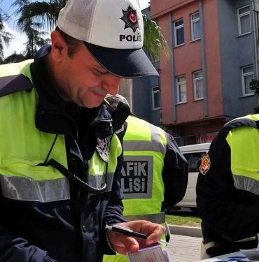 2024 Trafik Cezaları Açıklandı: Hız Sınırını Aşanlar 4 Bin Lira Cezaya Hazır Olmalı 9 2024 Trafik cezaları, Trafik Polisi