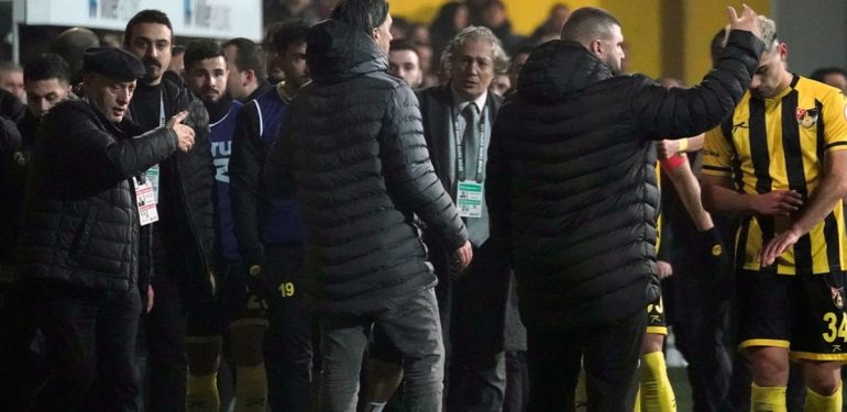 İstanbulspor Başkanı, Takımı Sahadan Çekti: "Bedeli Ne Olursa Olsun" 1 İstanbulspor Başkanı, Takımı Sahadan Çekti