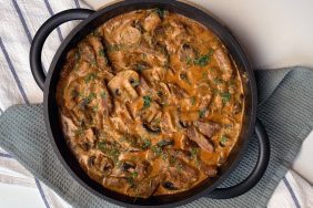 Klasik Rus Mutfağından: Beef Stroganoff Tarifi 2 Beef Stroganoff