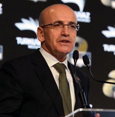 Bakan Mehmet Şimşek’ten Ekonomiye Dair Sabır ve Kararlılık Çağrısı: 3. Finansın Geleceği Zirvesi ve Para Sohbetleri 9 T.C. Hazine ve Maliye Bakanı Mehmet Şimşek