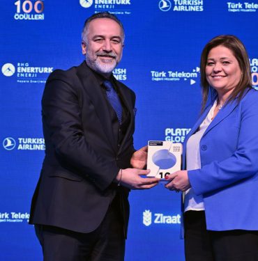 Ozon Tekstil, Sürdürülebilirlik Çalışmalarıyla "Platin Global 100 Ödülleri"nde İlk Sıralarda 9 Seda Dışlık Ozon tekstil adına ödülü alırken