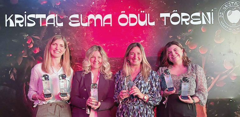 Sigortam.net, 35. Kristal Elma Ödülleri'nde 11 Ödül Kazandı! 6 Sigortam.net, 35. Kristal Elma Ödülleri'nde 11 Ödül Kazandı!