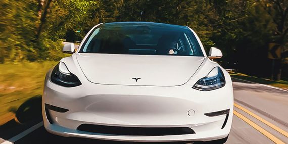 Tesla, Güvenlik Endişeleri Nedeniyle ABD’de 120 Bin Aracını Geri Çağırıyor