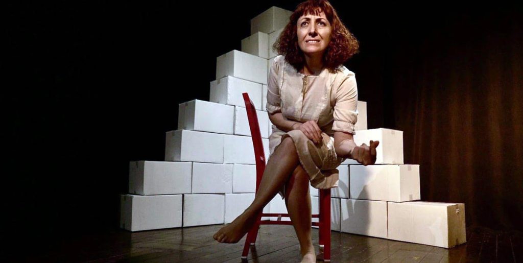 Ulrike, Tiyatroya geliyor
