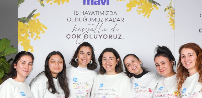 Mavi, 8 Mart Kadınlar Günü'nde "Çok Olan" Kadınları Kutladı 6 Mavi, 8 Mart Kadınlar Günü Kutlaması