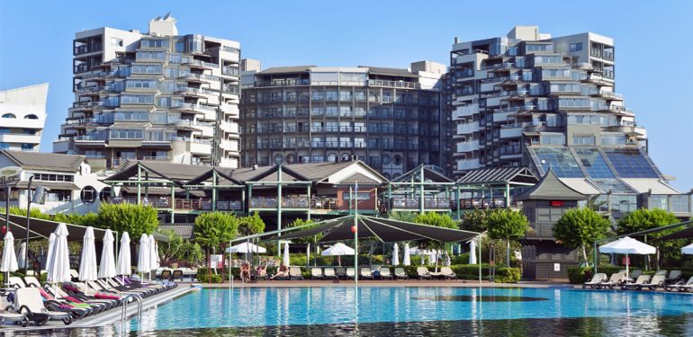 Antalya'da Bir Otelde "Milliyet Farkı Ücreti" Skandalı: Türk Müşteriden Ekstra Ücret Talebi 6 Antalya Limak Lara
