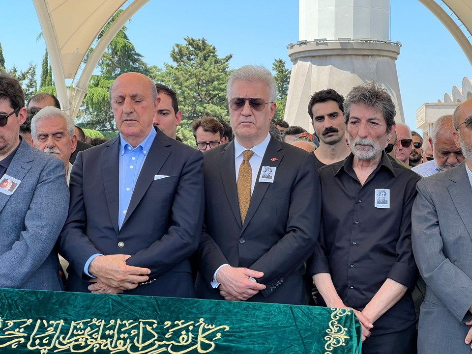Ahmet Uğurlu Toprağa Verildi 2 Büyük Bir Sanatçı ve İnsan