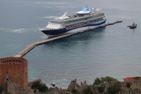 Alanya Limanı'na Bahamalı Kruvaziyer Geldi 5 alanya-limanina-bahamali-kruvaziyer-geldi-AFtzfb3r.jpg