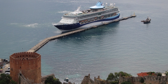 Alanya Limanı’na Bahamalı Kruvaziyer Geldi