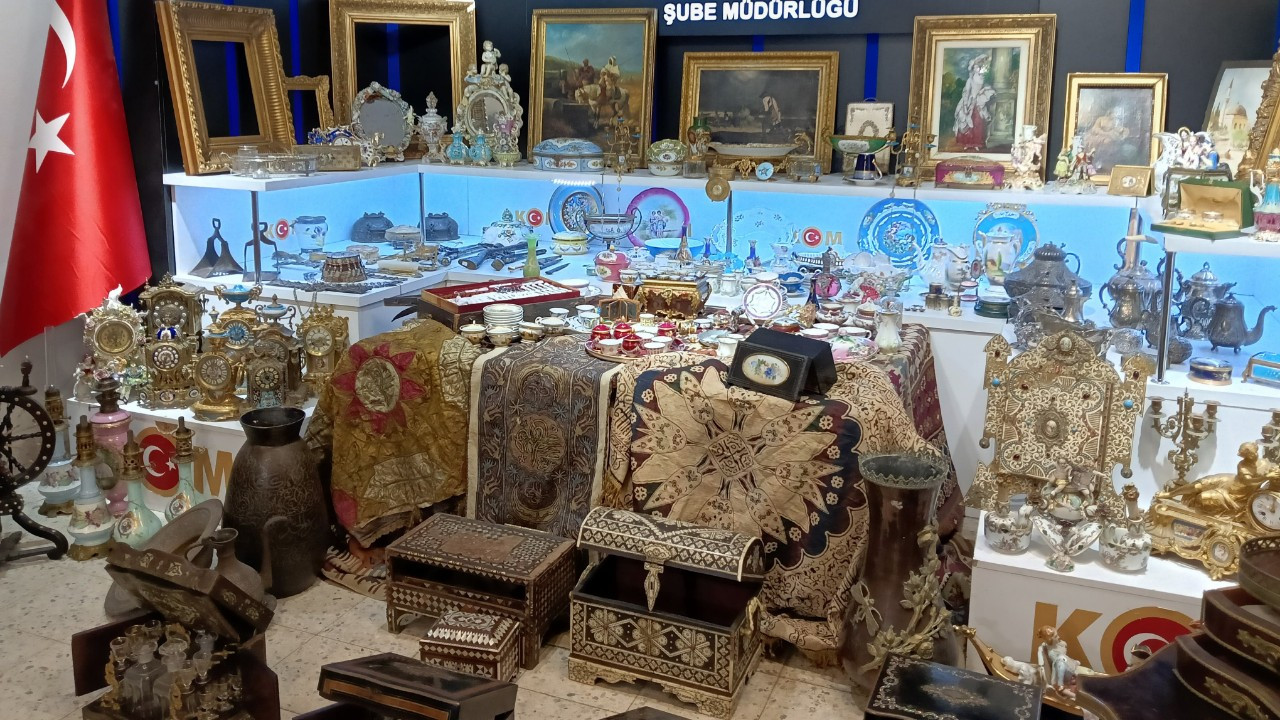 Ankara İl Emniyet Müdürlüğü Operasyonu: Tarihi Eser Kaçakçılığı Engellendi 2 ankara-il-emniyet-mudurlugu-operasyonu-tarihi-eser-kacakciligi-engellendi-CYQmkIFS.jpg