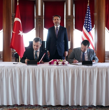 Bakan Bayraktar'dan LNG Ticareti Anlaşması Açıklaması 10 bakan-bayraktardan-lng-ticareti-anlasmasi-aciklamasi-jeLXMlIC.jpg