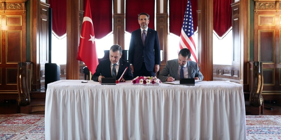 Bakan Bayraktar’dan LNG Ticareti Anlaşması Açıklaması
