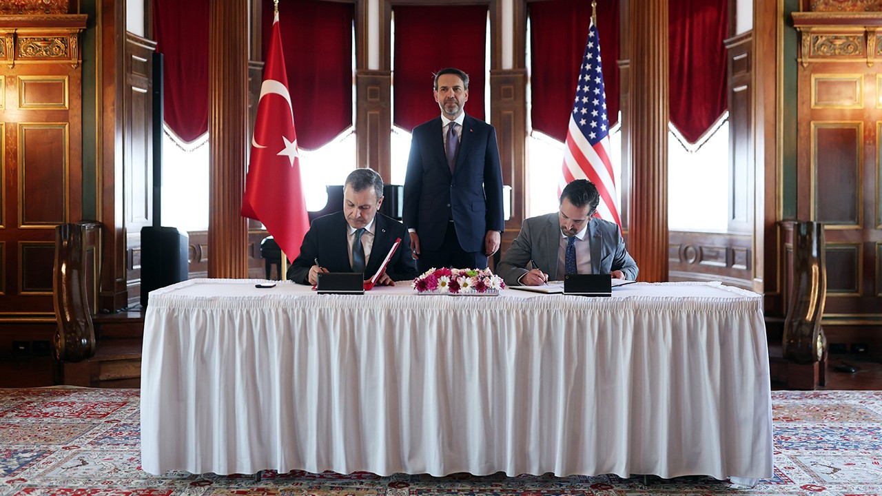 Bakan Bayraktar'dan LNG Ticareti Anlaşması Açıklaması 2 bakan-bayraktardan-lng-ticareti-anlasmasi-aciklamasi-jeLXMlIC.jpg