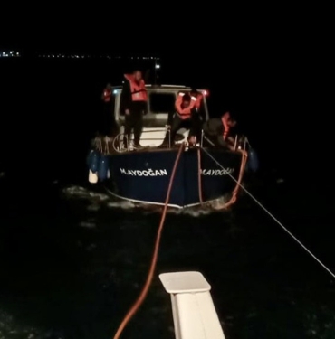 Çanakkale Boğazı'nda Tekne Arızası 8 canakkale-bogazinda-tekne-arizasi-e5qeHOQm.jpg