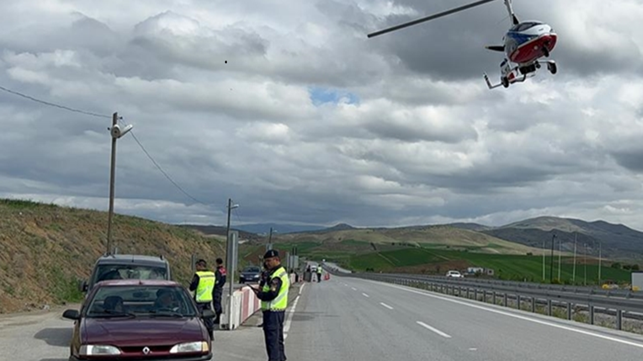 Çankırı İl Jandarma Komutanlığı'ndan Havadan Trafik Denetimi 2 cankiri-il-jandarma-komutanligindan-havadan-trafik-denetimi-ZLHYq6hv.png
