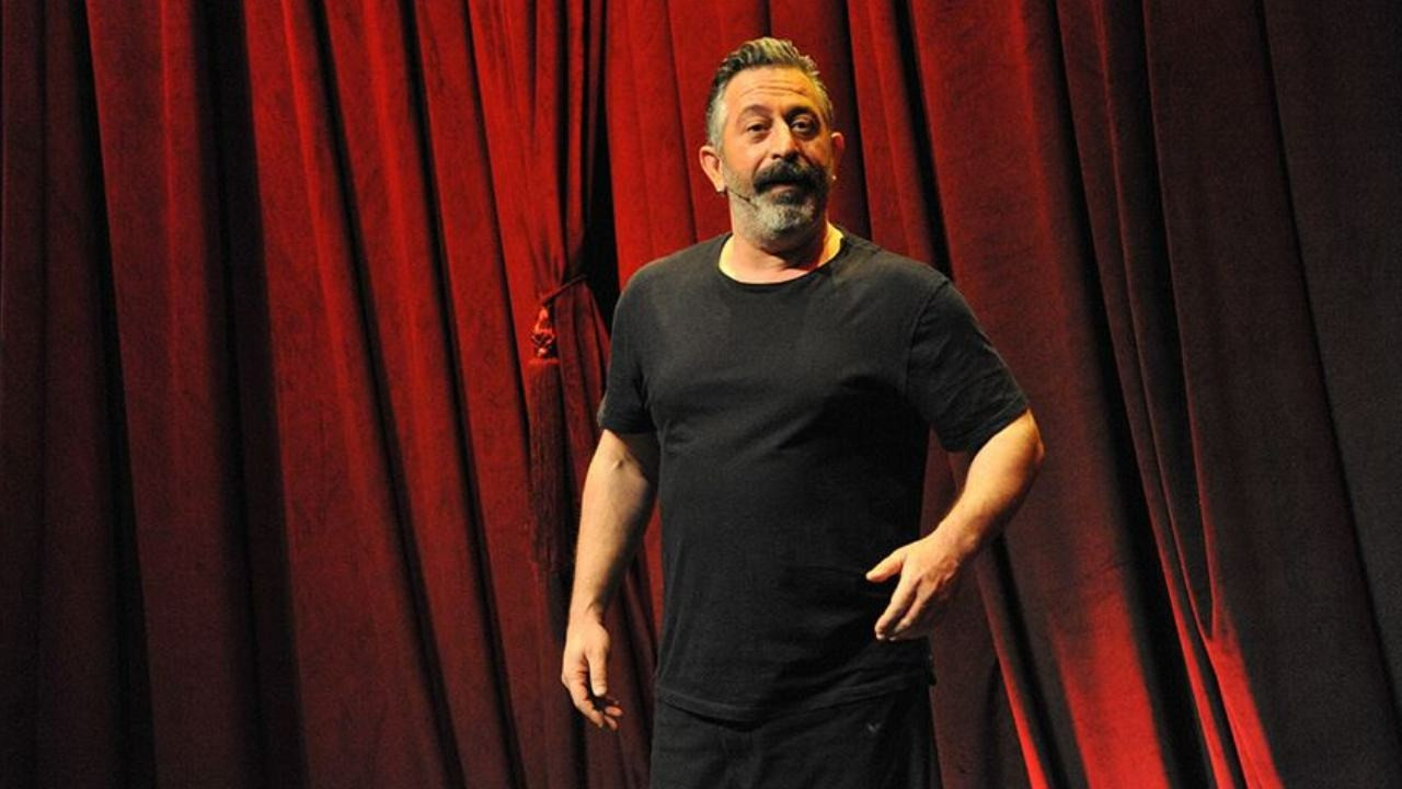 Cem Yılmaz'dan Açıklama: 'Seyirciye Sinirlenip Sahneyi Terk Etmedim' 2 cem-yilmazdan-aciklama-seyirciye-sinirlenip-sahneyi-terk-etmedim-LUvJxStx.jpg