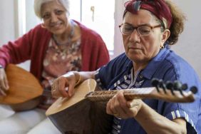Erdemli Tömük Atölyesi'nde Kadınlar ve Çocuklar için Ücretsiz Bağlama Kursu 8 Erdemli Tömük Atölyesi Bağlama Kursu
