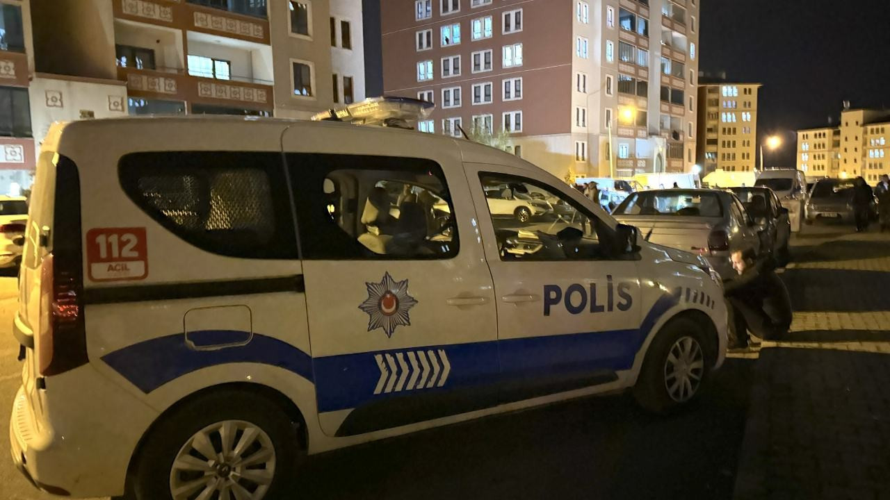 Erzurum'da Akraba Kavgası: 4 Yaralı 2 erzurumda-akraba-kavgasi-4-yarali-egrOEzjh.jpg