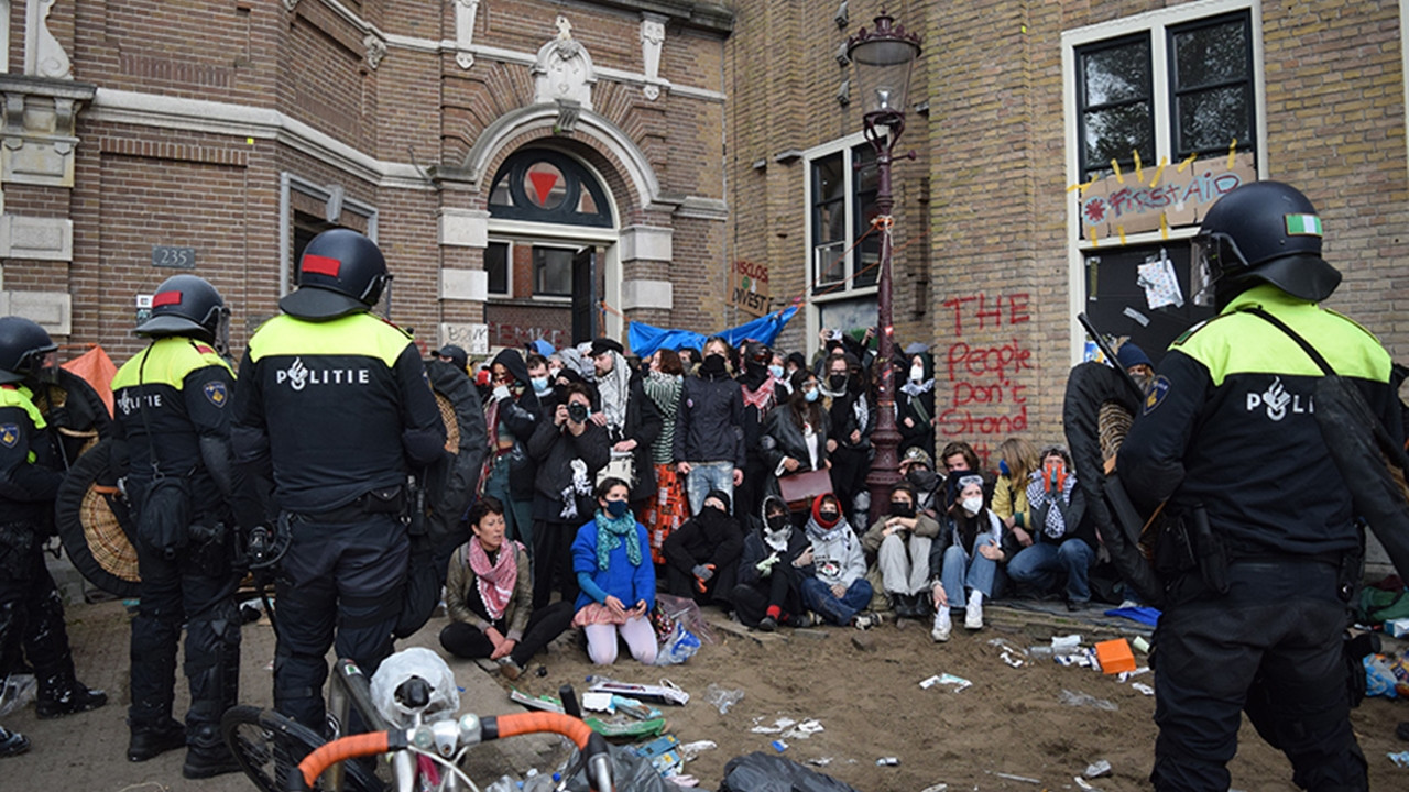 Hollanda'daki Protesto Gösterileri 2 Amsterdam Üniversitesi Protestosu