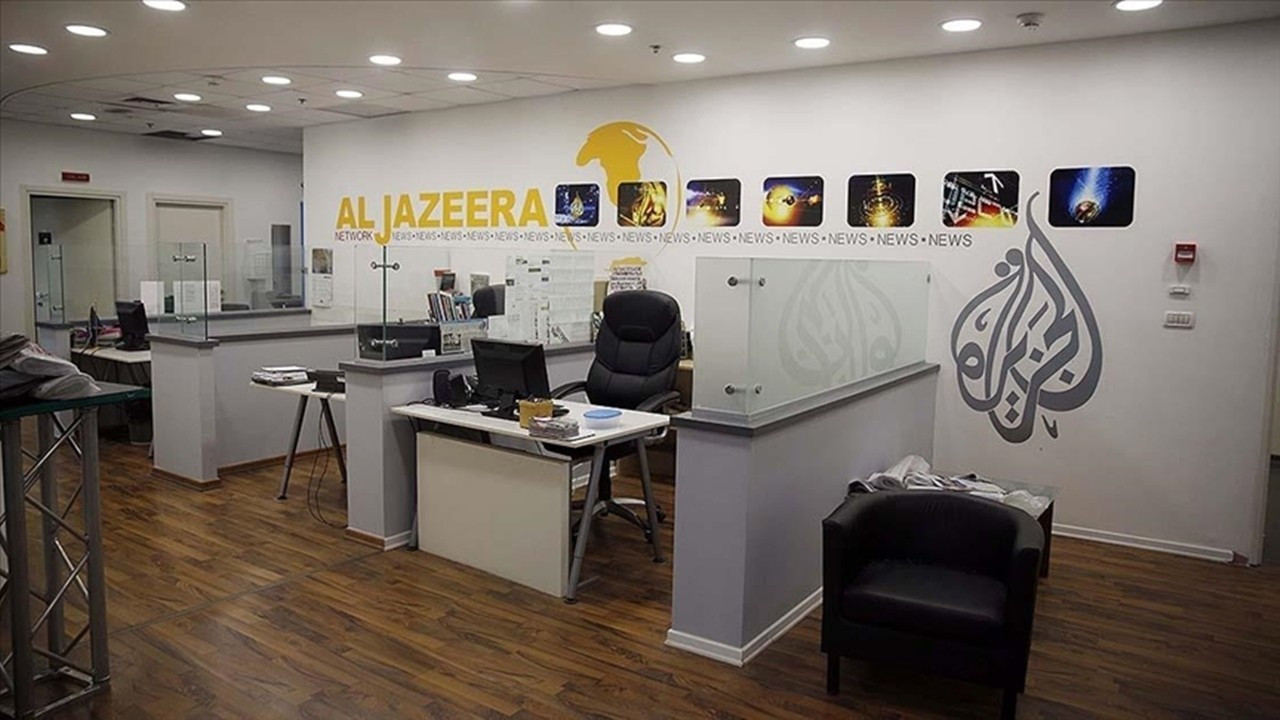 İsrail Hükümeti Al Jazeera Stüdyolarına Baskın Yaptı 2 israil-hukumeti-al-jazeera-studyolarina-baskin-yapti-TDmHhVwR.jpg
