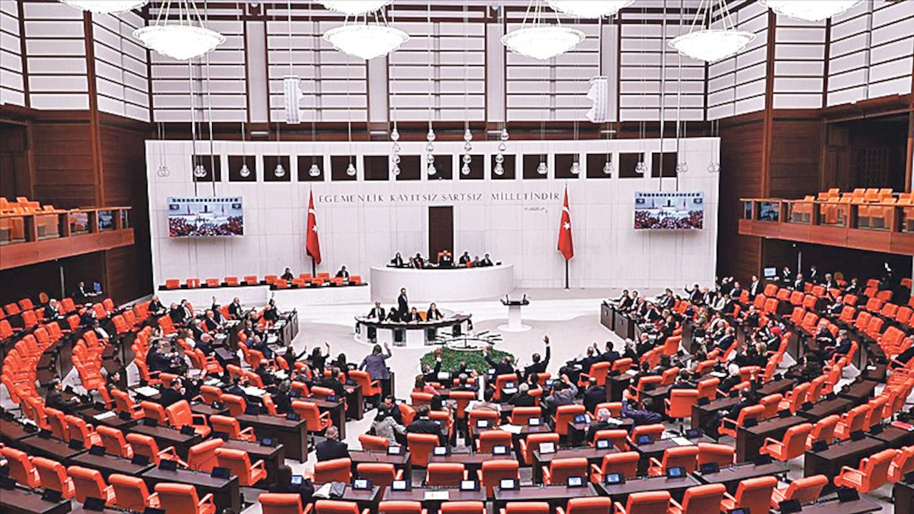 İstanbul Boğazı'nda Muhteşem Bir Gün 2 istanbul-bogazinda-muhtesem-bir-gun-75DxL5zc.jpg