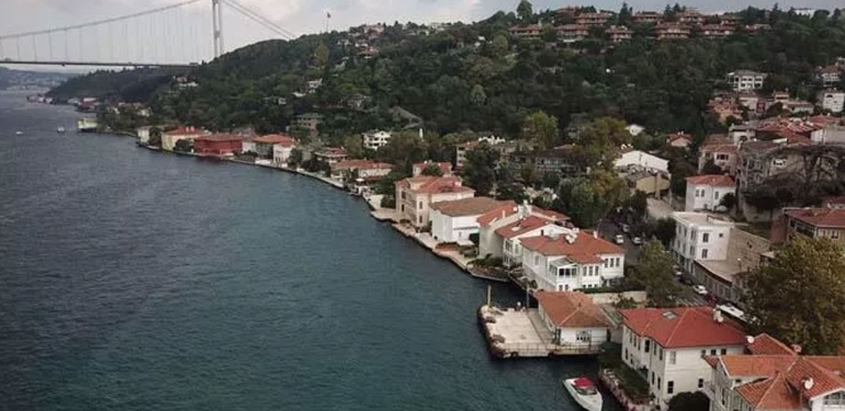 istanbul-bogazindaki-degerli-yalilar-mxDeiXwe.jpg