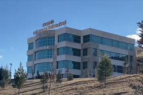 Kırşehir Tanıtım Fuarında Üniversiteler Gençlere Kariyer Tavsiyelerinde Bulundu 11 kirsehir-tanitim-fuarinda-universiteler-genclere-kariyer-tavsiyelerinde-bulundu-MmiKq2GE.png
