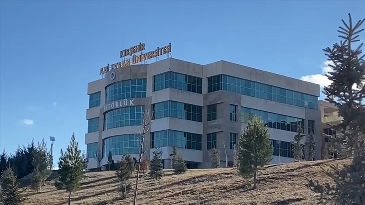 Kırşehir Tanıtım Fuarında Üniversiteler Gençlere Kariyer Tavsiyelerinde Bulundu 2 kirsehir-tanitim-fuarinda-universiteler-genclere-kariyer-tavsiyelerinde-bulundu-MmiKq2GE.png