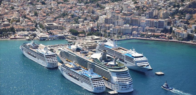 Kuşadası Limanı'na Bir Haftada Yedi Farklı Ülkeden Yedi Farklı Gemi 6 kusadasi-limanina-bir-haftada-yedi-farkli-ulkeden-yedi-farkli-gemi-qPvJHByT.png