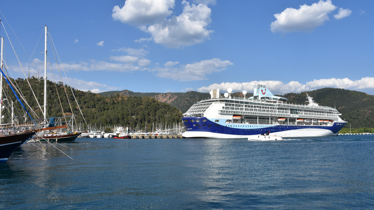 Marmaris Limanı Turist Akınına Uğradı 2 marmaris-limani-turist-akinina-ugradi-inwlXPwV.png