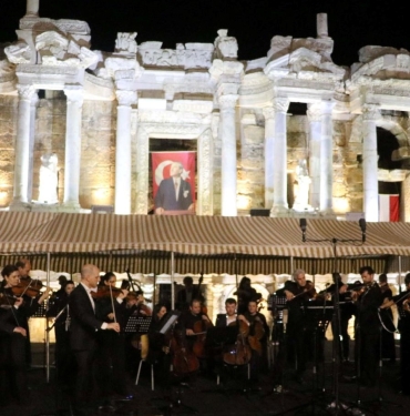 Pamukkale Konseri ve Hollanda Büyükelçisinin Konuşması 2 pamukkale-konseri-ve-hollanda-buyukelcisinin-konusmasi-xl4VfiIq.jpg