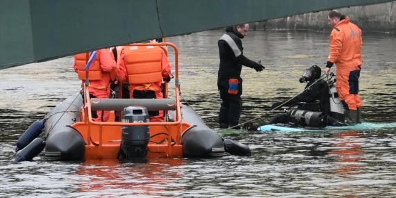 St. Petersburg’da Yolcu Otobüsü Moyka Nehri’ne Düştü