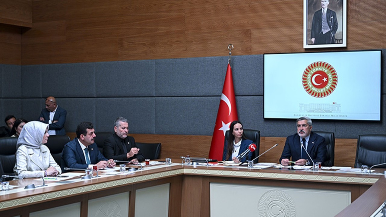 TBMM Dijital Mecralar Komisyonu Toplantısı: Dijital Telif ve Sosyal Medya Platformları Gündemde 2 tbmm-dijital-mecralar-komisyonu-toplantisi-dijital-telif-ve-sosyal-medya-platformlari-gundemde-CL796q2C.jpg