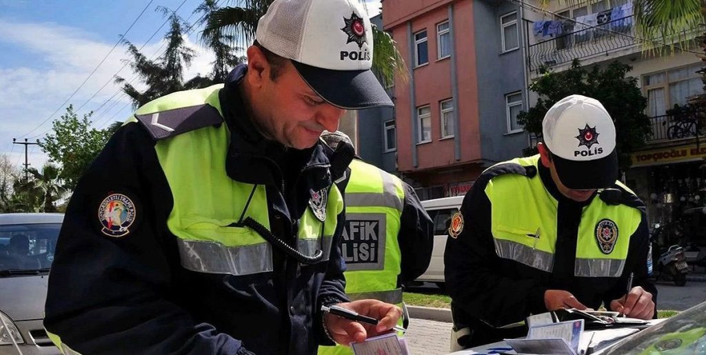 Polis, trafik cezası