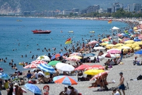 Antalya'da Kurban Bayramı Tatilinde Turist Rekoru: 5 Milyon Ziyaretçi 5 antalyada-kurban-bayrami-tatilinde-turist-rekoru-5-milyon-ziyaretci-U7REEzw2.jpg
