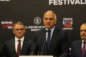 Bakan Ersoy: Kültür ve Sanatla Bütünleşmiş Bir Turizm Vizyonuyla Van Kültür Yolu Festivali 10 bakan-ersoy-kultur-ve-sanatla-butunlesmis-bir-turizm-vizyonuyla-van-kultur-yolu-festivali-FtIXdEbn.jpg