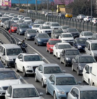 Kurban Bayramı Seyahatinde Hususi Araçlar Tercih Edilecek 7 Traffic jam on rush hour Istanbul