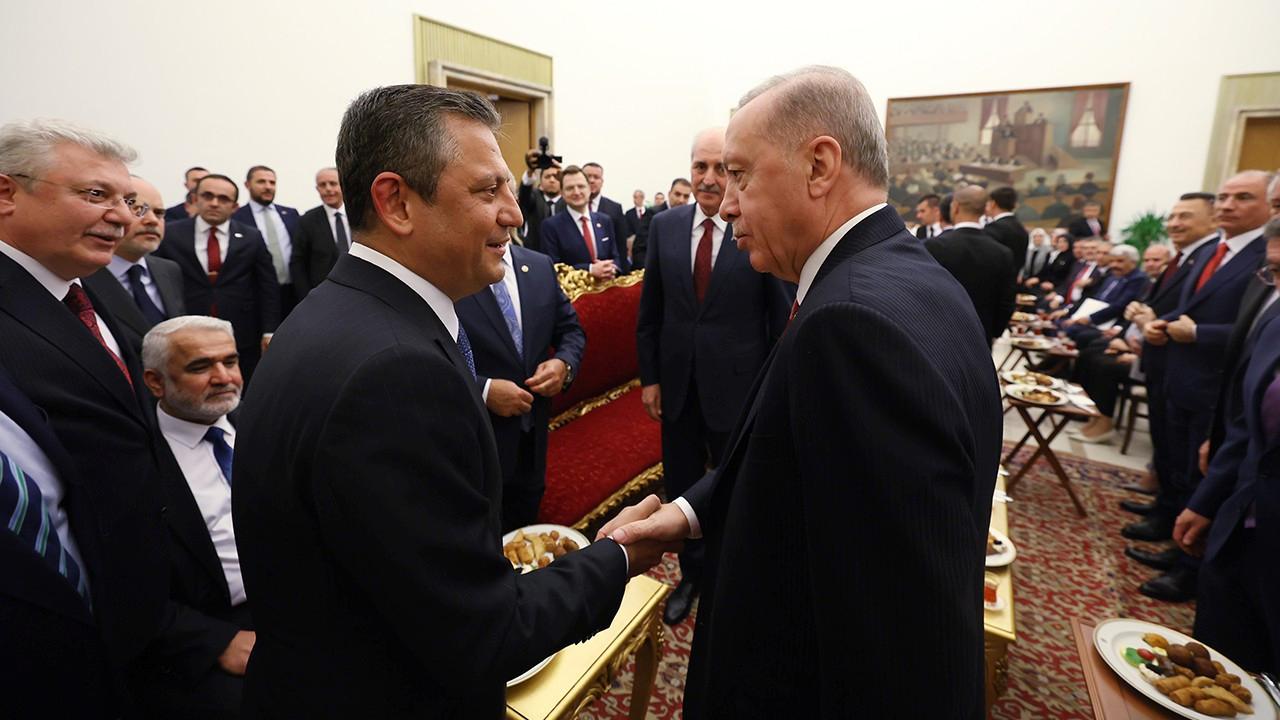 CHP Lideri Özgür Özel’den AYM Başkanı Kadir Özkaya’ya Ziyaret 2 chp-lideri-ozgur-ozelden-aym-baskani-kadir-ozkayaya-ziyaret-cTEOBDVe.jpg