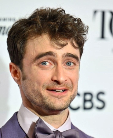 Daniel Radcliffe, Tony Ödülleri'nde En İyi Erkek Oyuncu Ödülünü Kazandı 9 daniel-radcliffe-tony-odullerinde-en-iyi-erkek-oyuncu-odulunu-kazandi-LGBcAsXT.jpg