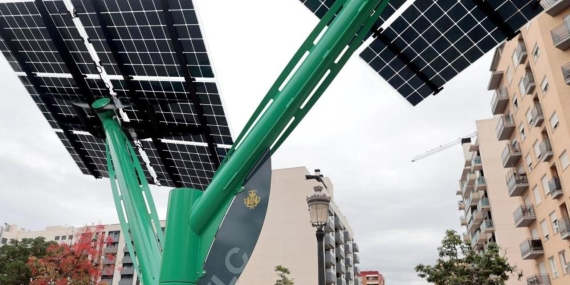 Güneş Enerjili ‘Ağaçlar’ Şehri Aydınlatıyor