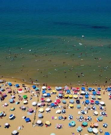 Kilyos'ta Halk Plajlarında Yoğunluk, Özel Plajlarda Boş Şezlonglar 10 kilyosta-halk-plajlarinda-yogunluk-ozel-plajlarda-bos-sezlonglar-Z6y3g6Db.jpg