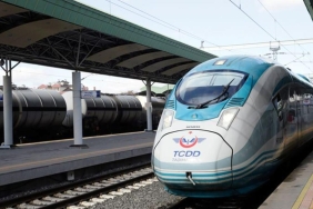 Kurban Bayramı'nda Ek Tren Seferleri ve Ücretsiz Hizmetlerle Demiryolu Ulaşımı Kolaylaştırılıyor 4 kurban-bayraminda-ek-tren-seferleri-ve-ucretsiz-hizmetlerle-demiryolu-ulasimi-kolaylastiriliyor-9cJQKKHV.jpg