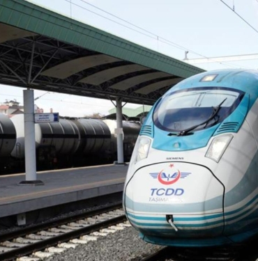 Kurban Bayramı'nda Ek Tren Seferleri ve Ücretsiz Hizmetlerle Demiryolu Ulaşımı Kolaylaştırılıyor 8 kurban-bayraminda-ek-tren-seferleri-ve-ucretsiz-hizmetlerle-demiryolu-ulasimi-kolaylastiriliyor-9cJQKKHV.jpg