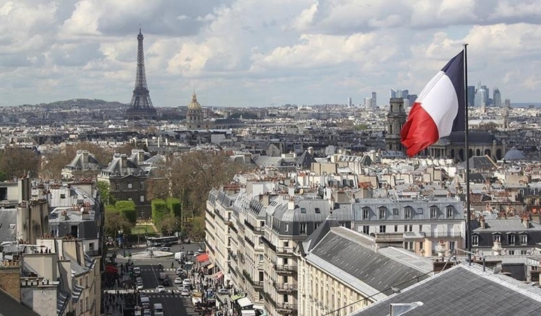 Macron’un Sürpriz Erken Seçim Kararı: Fransız Ekonomisinde Sarsıntı 6 macronun-surpriz-erken-secim-karari-fransiz-ekonomisinde-sarsinti-I6yqC8KE.jpg
