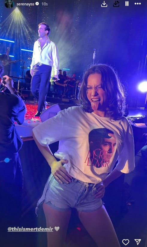 Serenay Sarıkaya Sevgilisi Mert Demir'in Konserinde Aşk Dolu Anlar Yaşadı 1 Serenay Sarıkaya Sevgilisi Mert Demir'in Konserinde Aşk Dolu Anlar Yaşadı